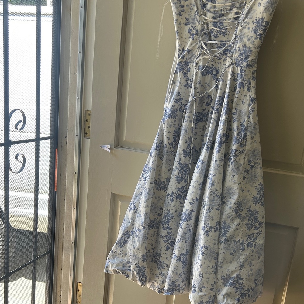 House of CB White and Blue Floral High-Low Dress - Picture 13 of 16